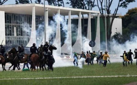 ബ്രസീലിൽ കലാപം; പാർലമെന്റും സുപ്രീം കോടതിയും പ്രസിഡന്റിന്റെ കൊട്ടാരവും ആക്രമിച്ചു