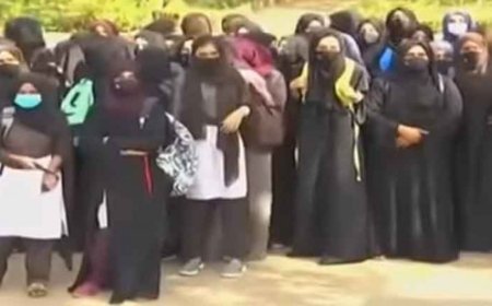 കർണാടകയിലെ ഹിജാബ്‌ നിരോധനം ; ആയിരത്തിലധികം പെൺകുട്ടികൾ കൊഴിഞ്ഞുപോയി