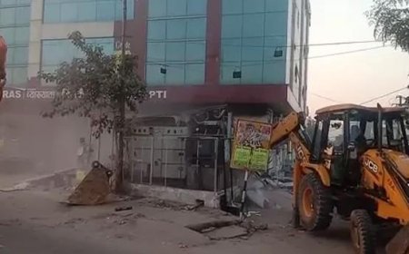 പി​എ​സ്‌​സി ചോ​ദ്യ​പേ​പ്പ​ർ ചോ​ർ​ച്ച; പ്ര​തി​ക​ളു​ടെ വീ​ടും കോ​ച്ചിം​ഗ് സെ​ന്‍റ​റും ഇ​ടി​ച്ചു​നി​ര​ത്തി