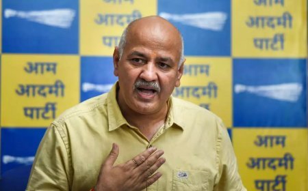 ഓഫീസില് സിബിഐ റെയ്ഡ് നടത്തിയെന്ന് ആരോപിച്ച് സിസോദിയ