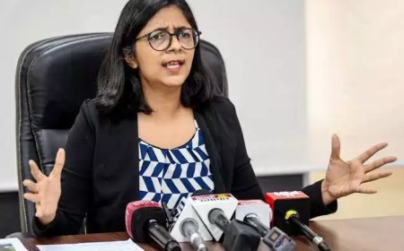 രാത്രി പരിശോധനക്കിടെ ഡൽഹിയിൽ ദേശീയ വനിതാ കമ്മിഷന്‍ അധ്യക്ഷയ്‌ക്കു നേരെ അതിക്രമം