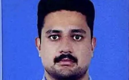 യുകെയില് മലയാളി മെയില് നഴ്സിനെ വീട്ടിനുള്ളില് മരിച്ചനിലയില് കണ്ടെത്തി