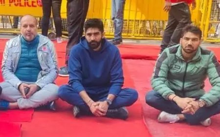 വൃന്ദയ്ക്കു ശേഷം വിജേന്ദർ; വേദി വിട്ടിറങ്ങാൻ പറഞ്ഞ് ഗുസ്തി താരങ്ങൾ