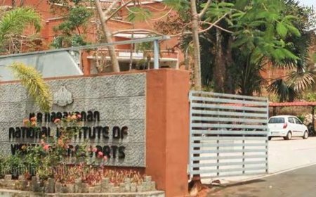 കെ.​ആ​ര്‍. നാ​രാ​യ​ണ​ന്‍ ഇ​ന്‍​സ്റ്റി​റ്റ്യൂ​ട്ടി​ല്‍ അ​ധ്യാ​പ​ക​രു​ടെ കൂ​ട്ട​രാ​ജി