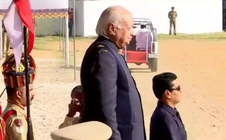 റിപ്പബ്ലിക് ദിനാശംസകൾ നേർന്ന് ഗവർണർ; പിണറായി സർക്കാരിനെ പ്രകീർത്തിച്ച് പ്രസംഗം