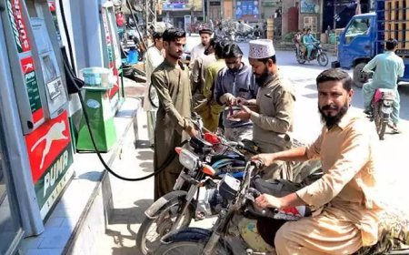 പെട്രോളിനും ഡീസലിനും 35 രൂപ വീതം കൂട്ടി പാക് സർക്കാർ; ഞായറാഴ്ച മുതൽ പ്രാബല്യത്തിൽ