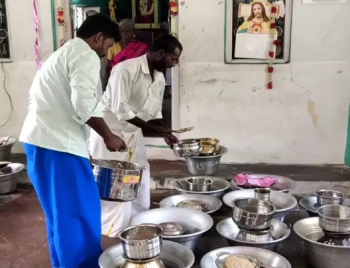 மயிலாடுதுறை: புனித அந்தோணியார் ஆலயத்தில் பொங்கல் படையல் வழிபாடு!