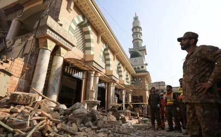 പെഷവാർ സ്ഫോടനം; തീവ്രവാദികൾക്കെതിരെ നടപടിയെടുത്ത പോലീസുകാരോടുള്ള പ്രതികാരം