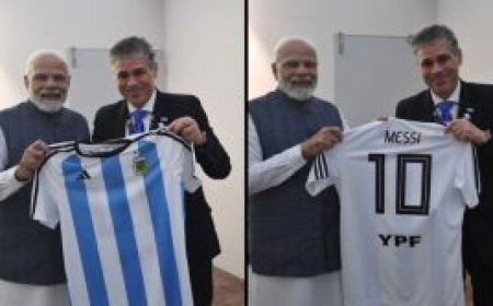 പ്രധാനമന്ത്രിക്ക് അര്ജന്റീനയുടെ സമ്മാനം; മെസിയുടെ ജഴ്സി സ്വീകരിച്ച് മോദി