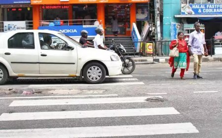 സീബ്രാലൈനിൽ വെച്ച് കാൽനടയാത്രക്കാരെ വാഹനം ഇടിച്ചാൽ ഉത്തരവാദിത്തം ഡ്രൈവർക്ക്: ഹൈക്കോടതി