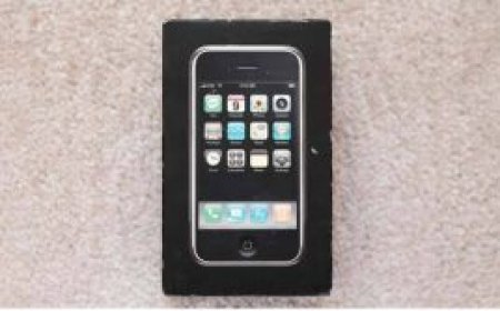 2007ലെ പൊട്ടിക്കാത്ത ഐഫോൺ വിറ്റത് 52 ലക്ഷത്തിന്