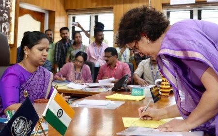 Wayanad by-election: Priyanka submits nomination