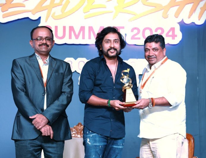 நடிகர், இயக்குநர் ஆர்ஜே பாலாஜிக்கு ‘யூத் ஐகான் விருது’ வழங்கி கெளரவிக்கப்பட்டது!