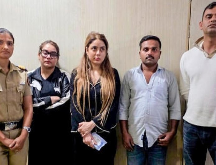 लखनऊ कैफे मालिक की मौत के मामले में 11 दिन की तलाश के बाद नागपुर से मॉडल श्रद्धा दुबे, उनकी बहन और ड्राइवर गिरफ्तार